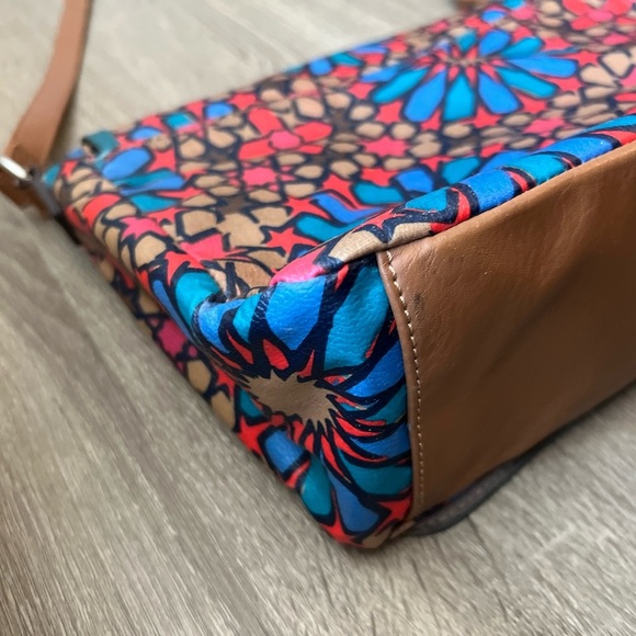 RELIC Vibrant Floral Crossbody Bag - Picture 7 of 16